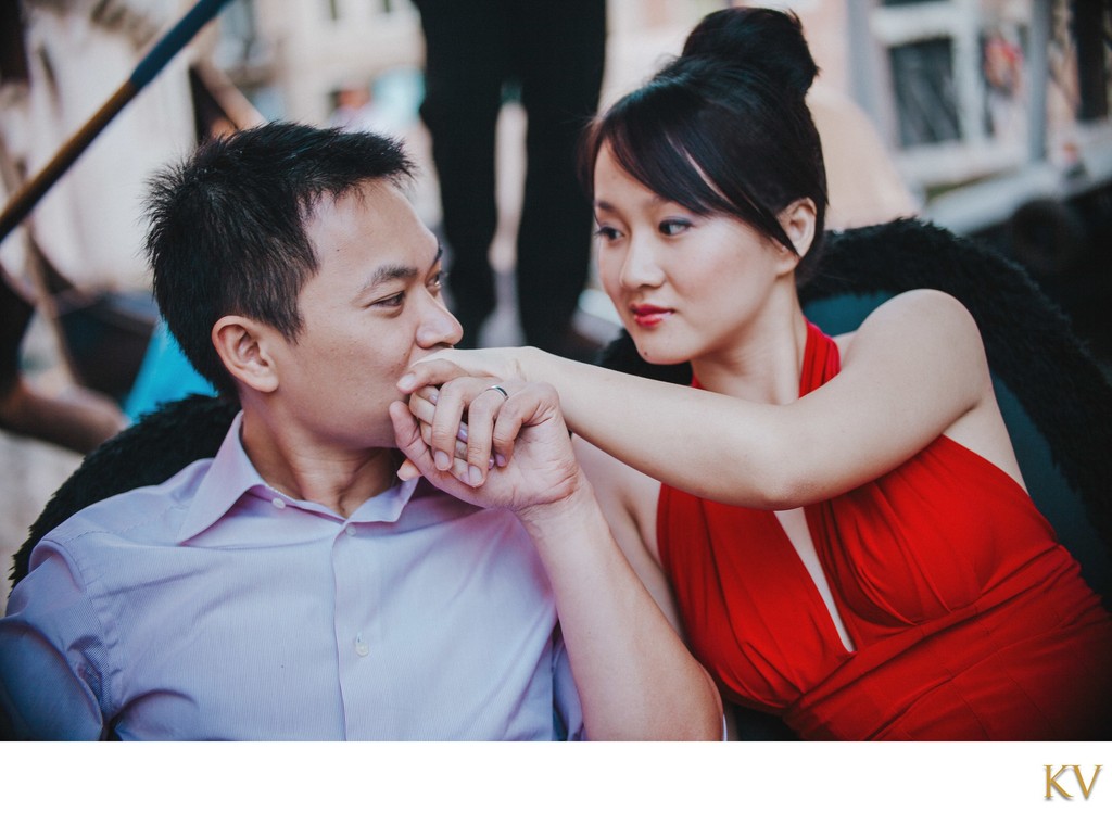 Kissing his Thai Bride-to-be during Venice gondola ride