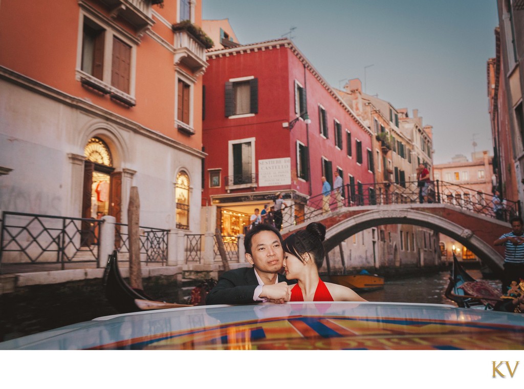 Romance at night along the canals of Venice