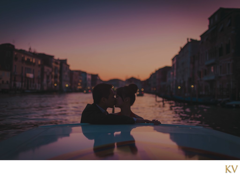 A kiss at night along the canals of Venice