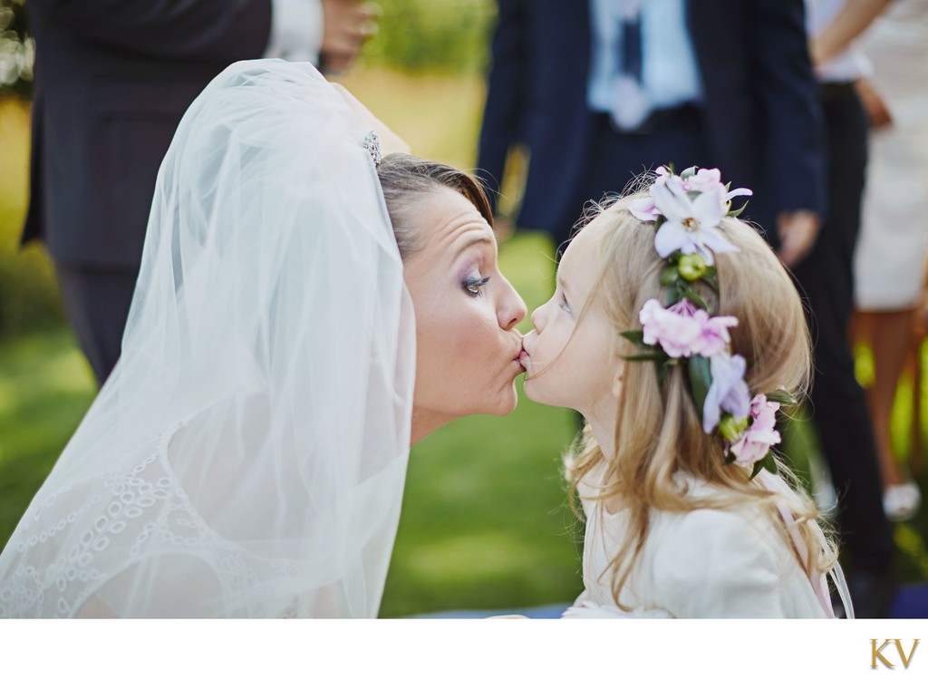 bride kissing flower girl