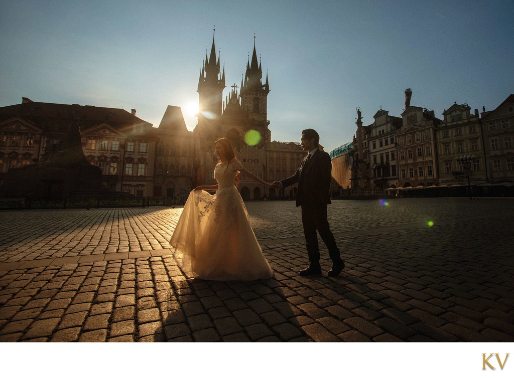 Silhouetted South Korean Newlyweds Old Town