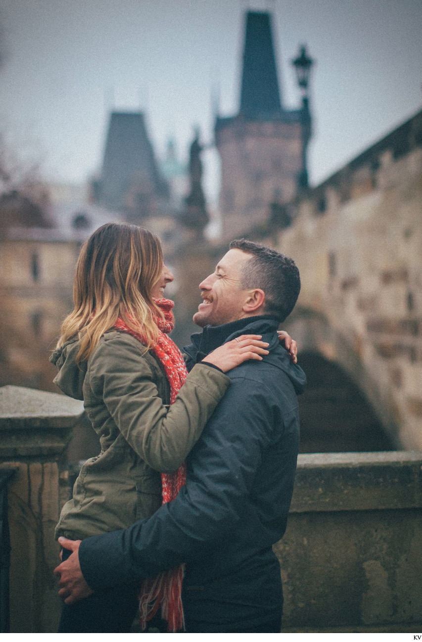 winter marriage proposal in Prague N&J Charles Bridge