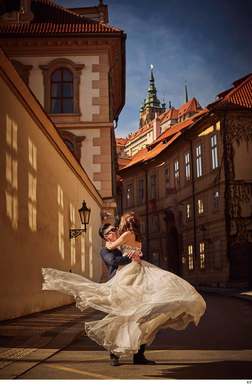 Singapore couple twirling in Mala Strana