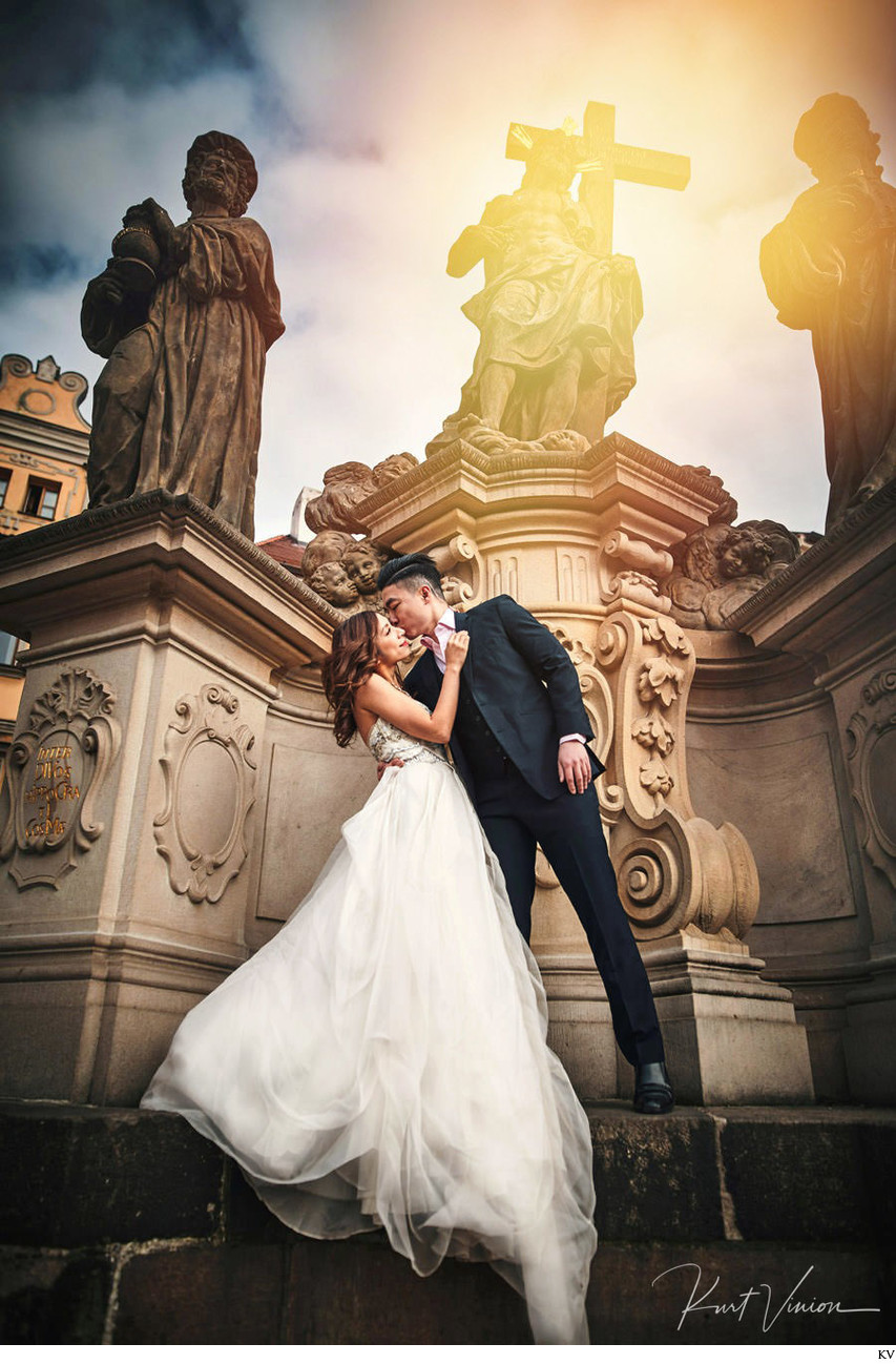 a sexy kiss for the bride-to-be on the Charles Bridge