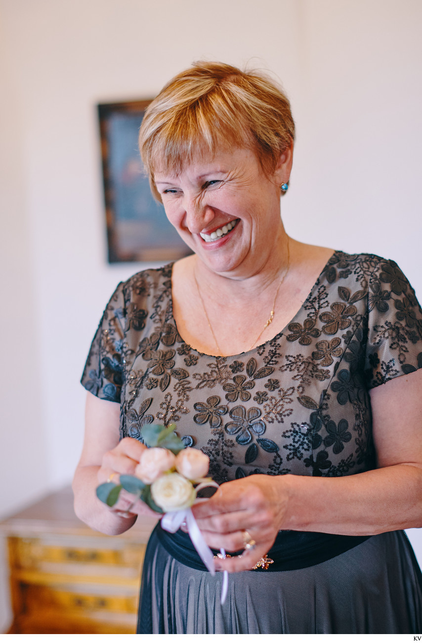 Groom's mother with boutonniere