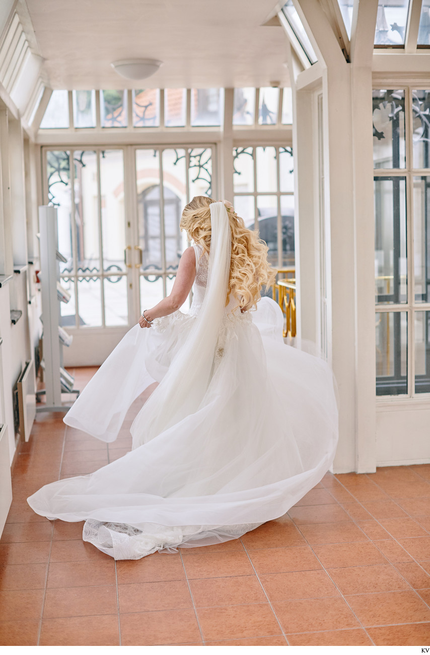 bride twirling wedding dress Hote Stejkl