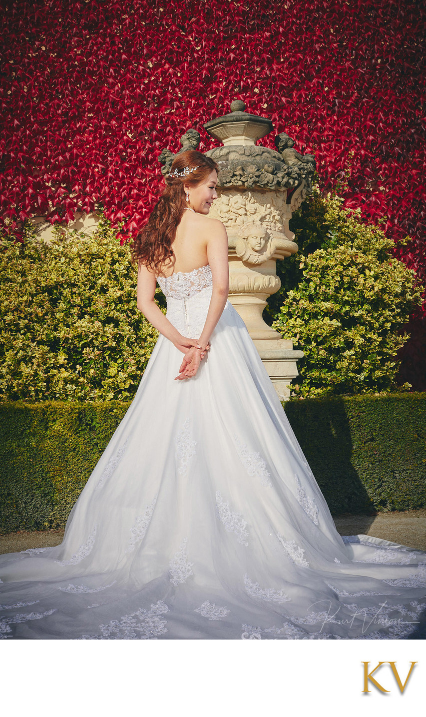 Autumn bridal portrait at the Vrtba Garden