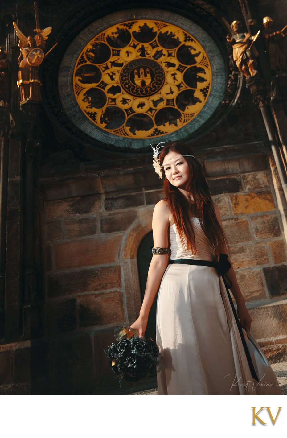 Hong Kong Bride2b Yvonne under the Orloj in Prague