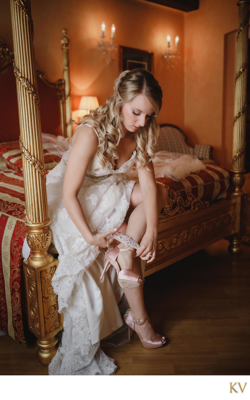 Gorgeous American bride putting on her garter