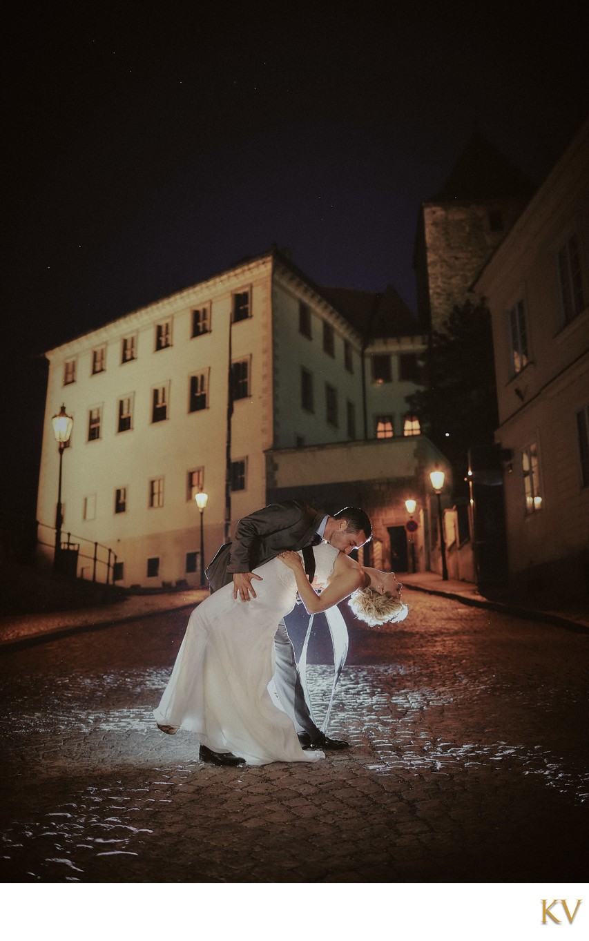 Sexy kiss for the bride at Prague Castle at night