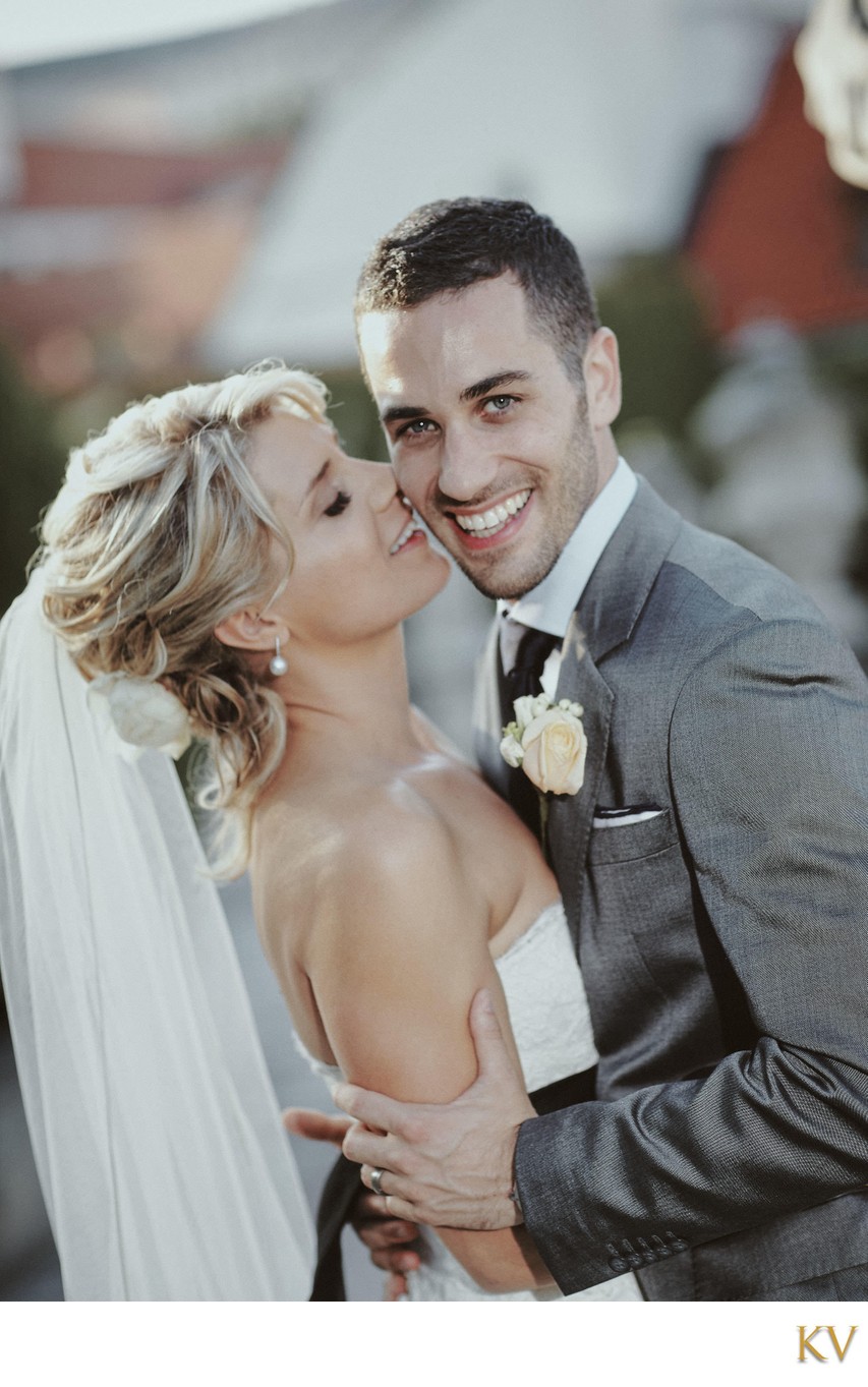 A kiss for the groom - Vrtba garden wedding photos