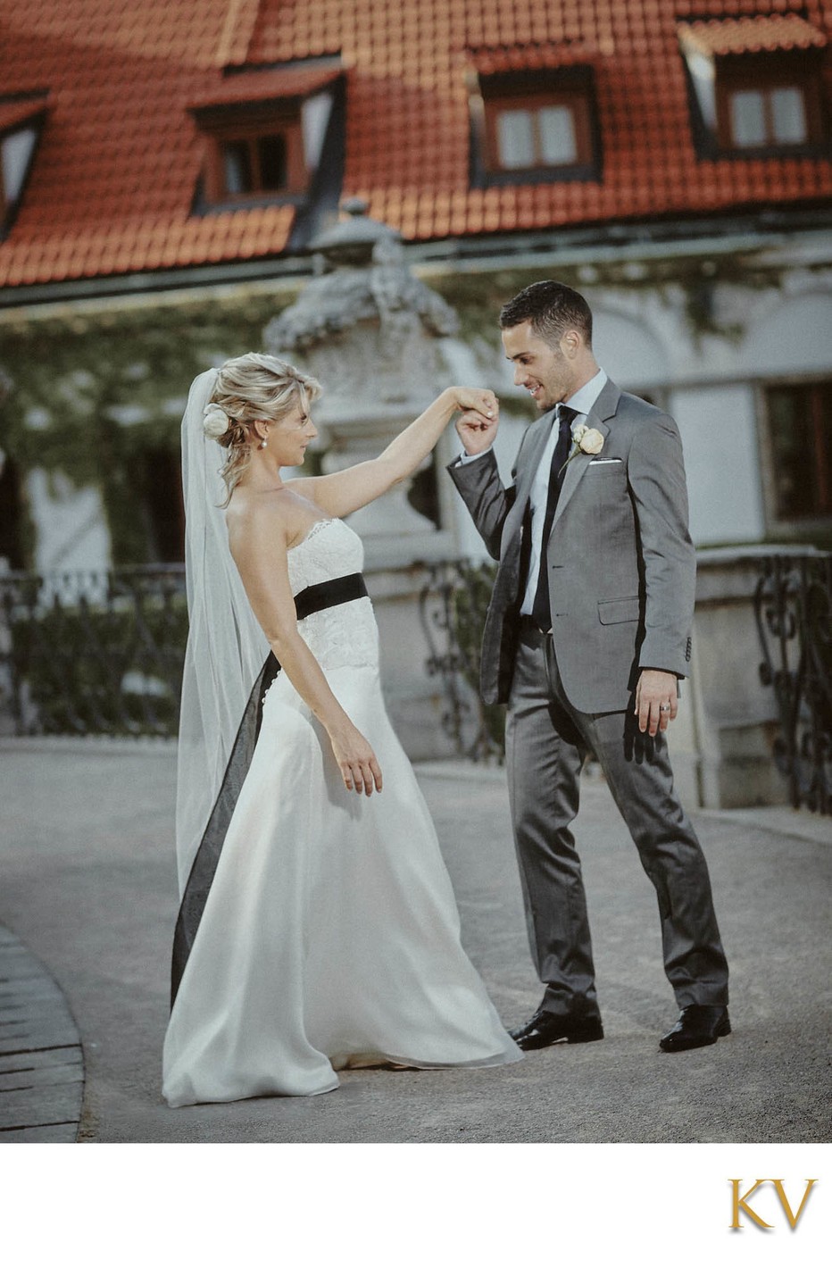 groom checks out his bride