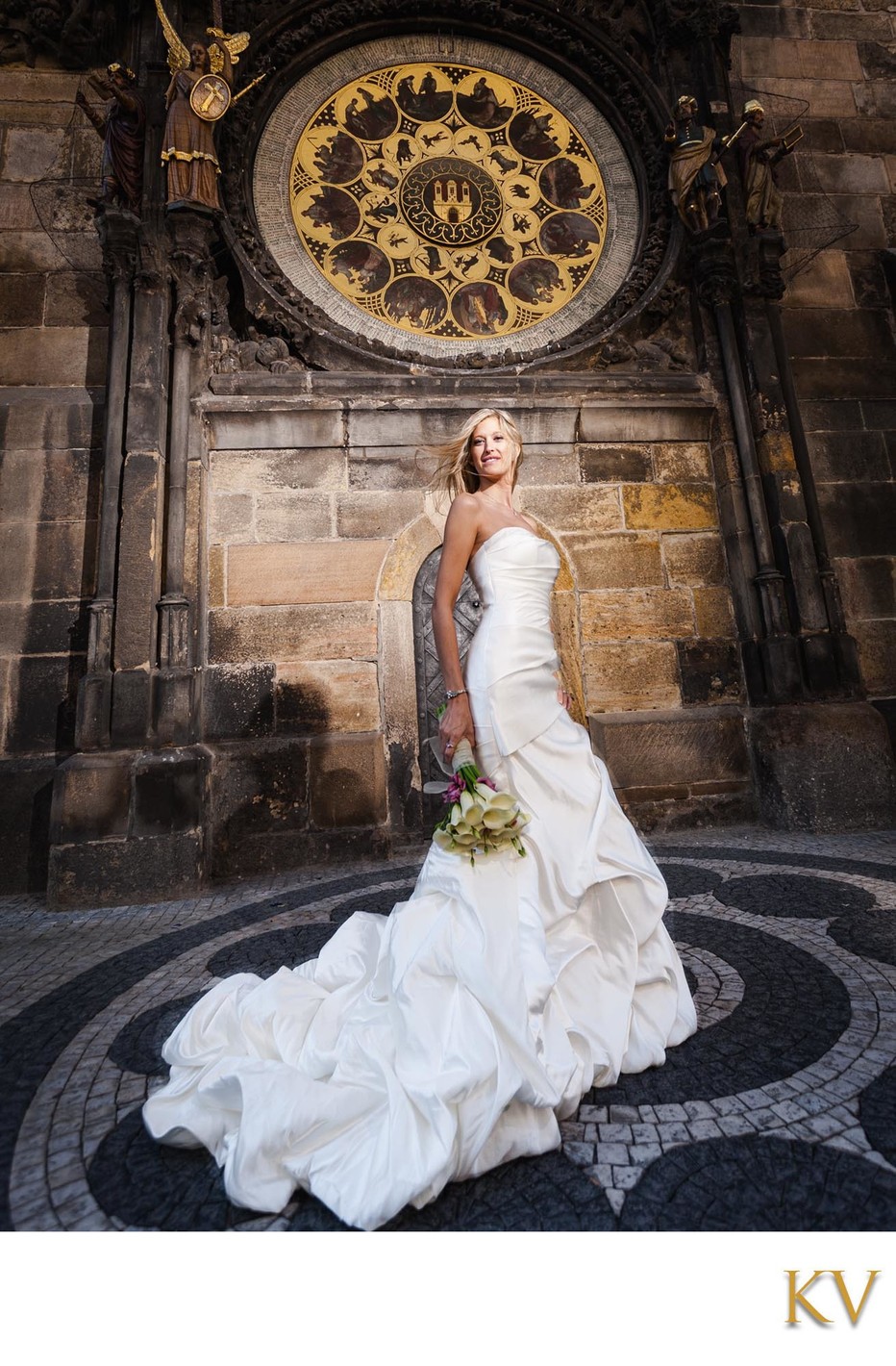 Bride from Texas under the Astronomical Clock Prague