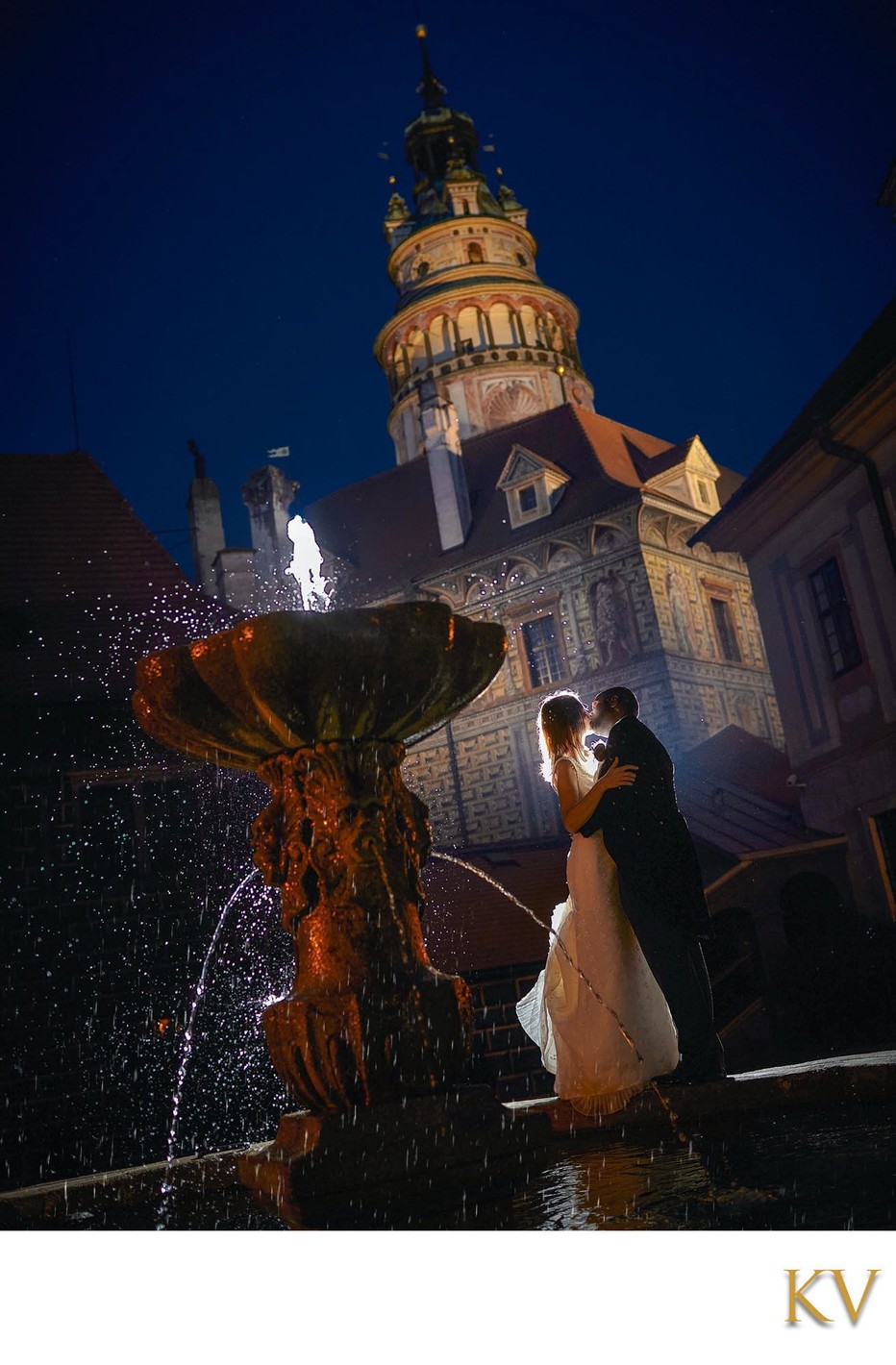 Cesky Krumlov Castle wedding - night kiss