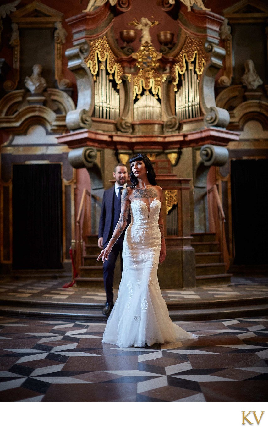 sexy bride Mirror Chapel