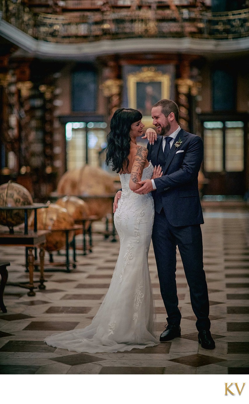 Gorgeous Bride & Groom LIbrary