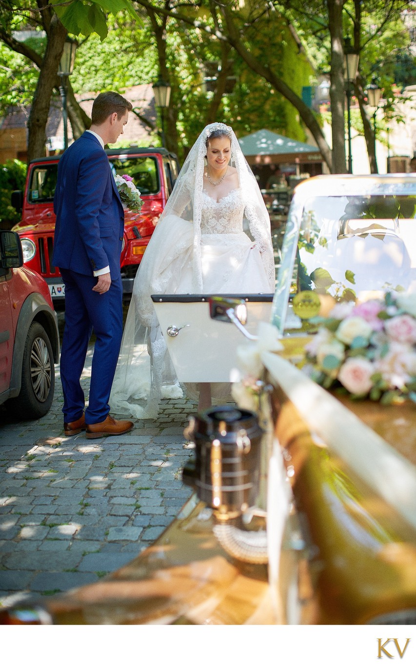 Newlyweds arrive to the Villa Richter