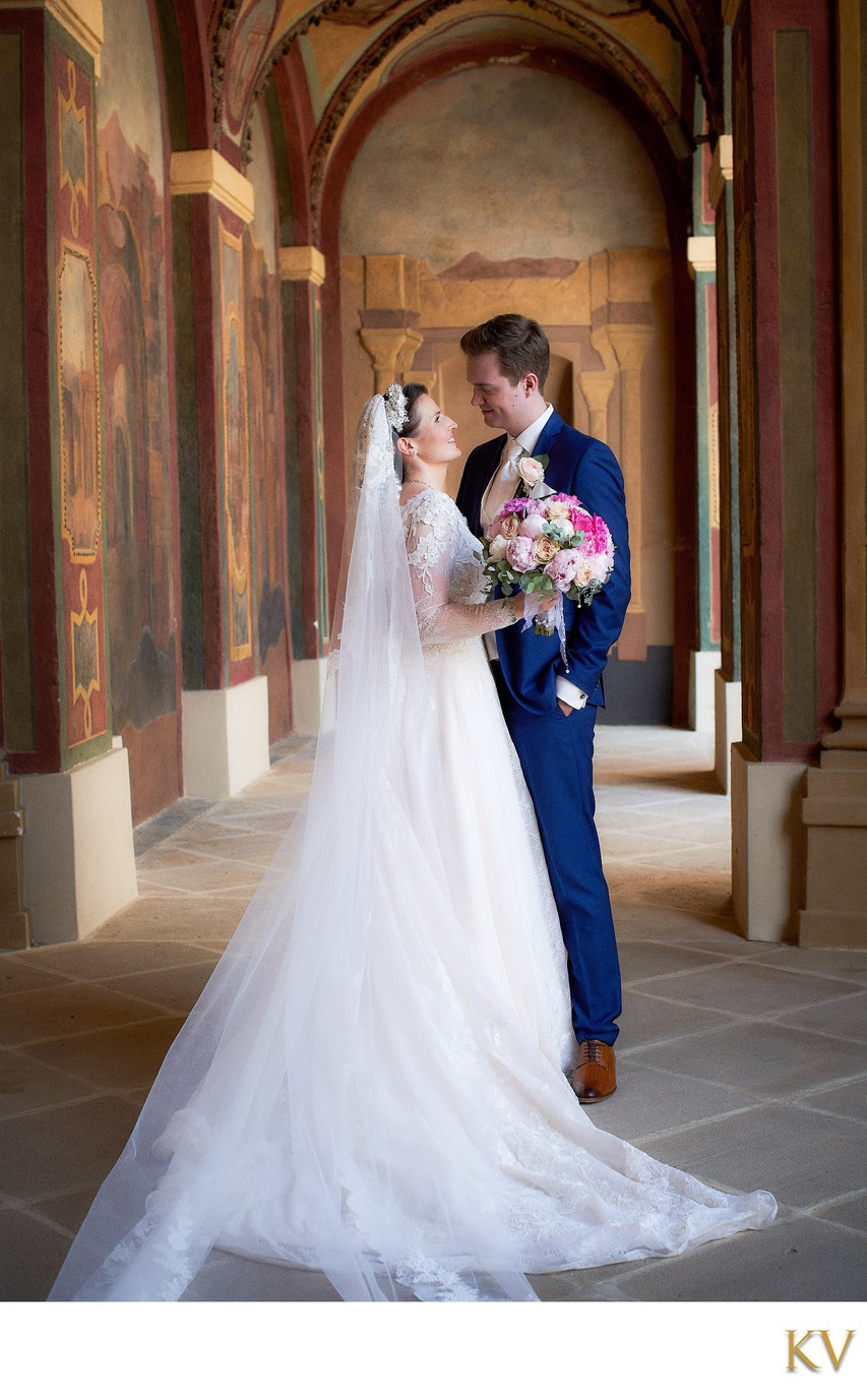 Elegant newlyweds at Ledebour Garden Prague