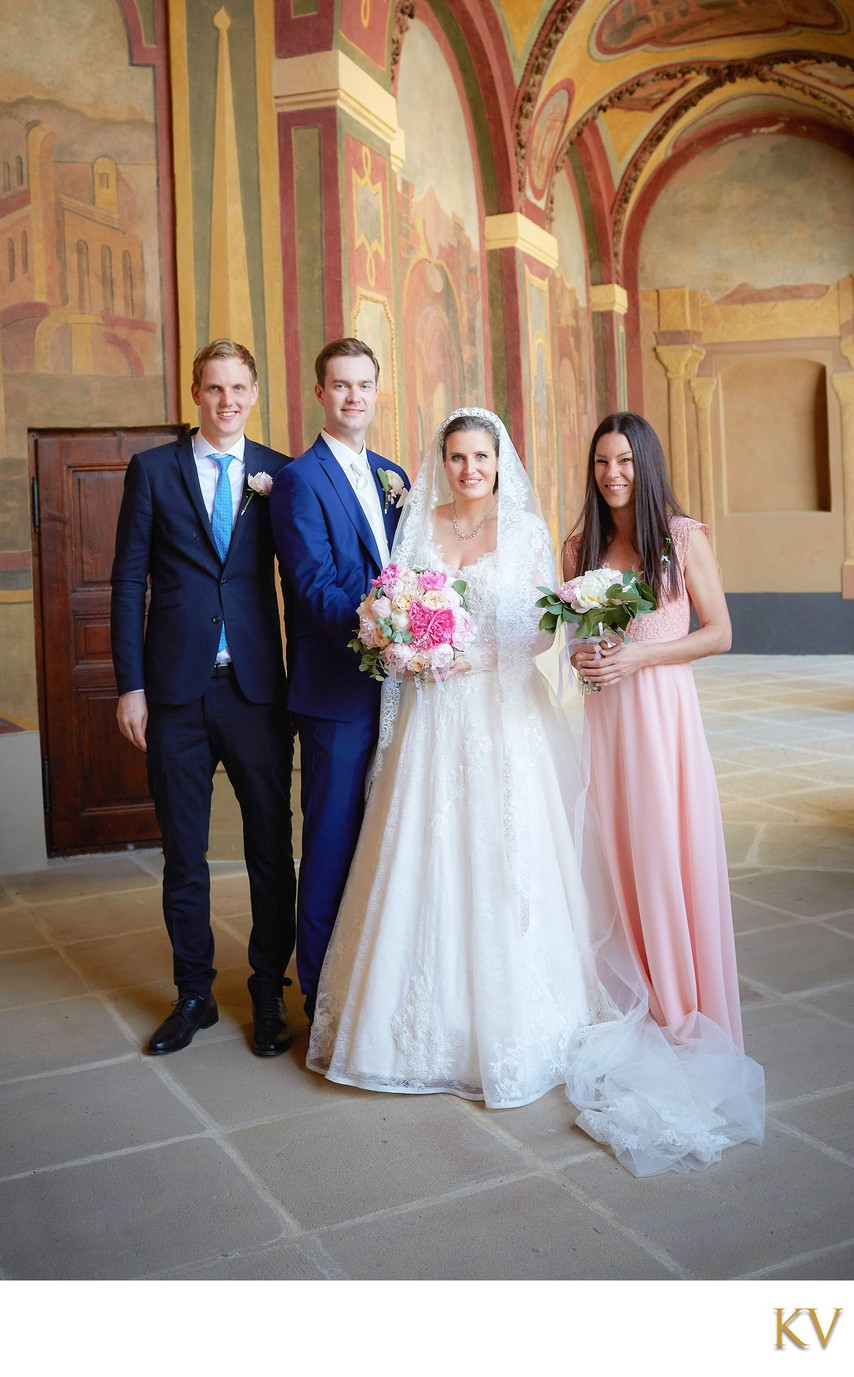 Newlyweds and best mates Prague Ledebour Garden