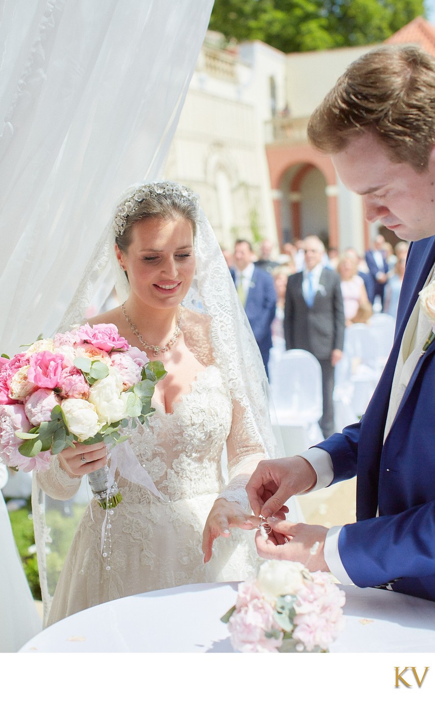 Exchanging of rings Ledebour Garden