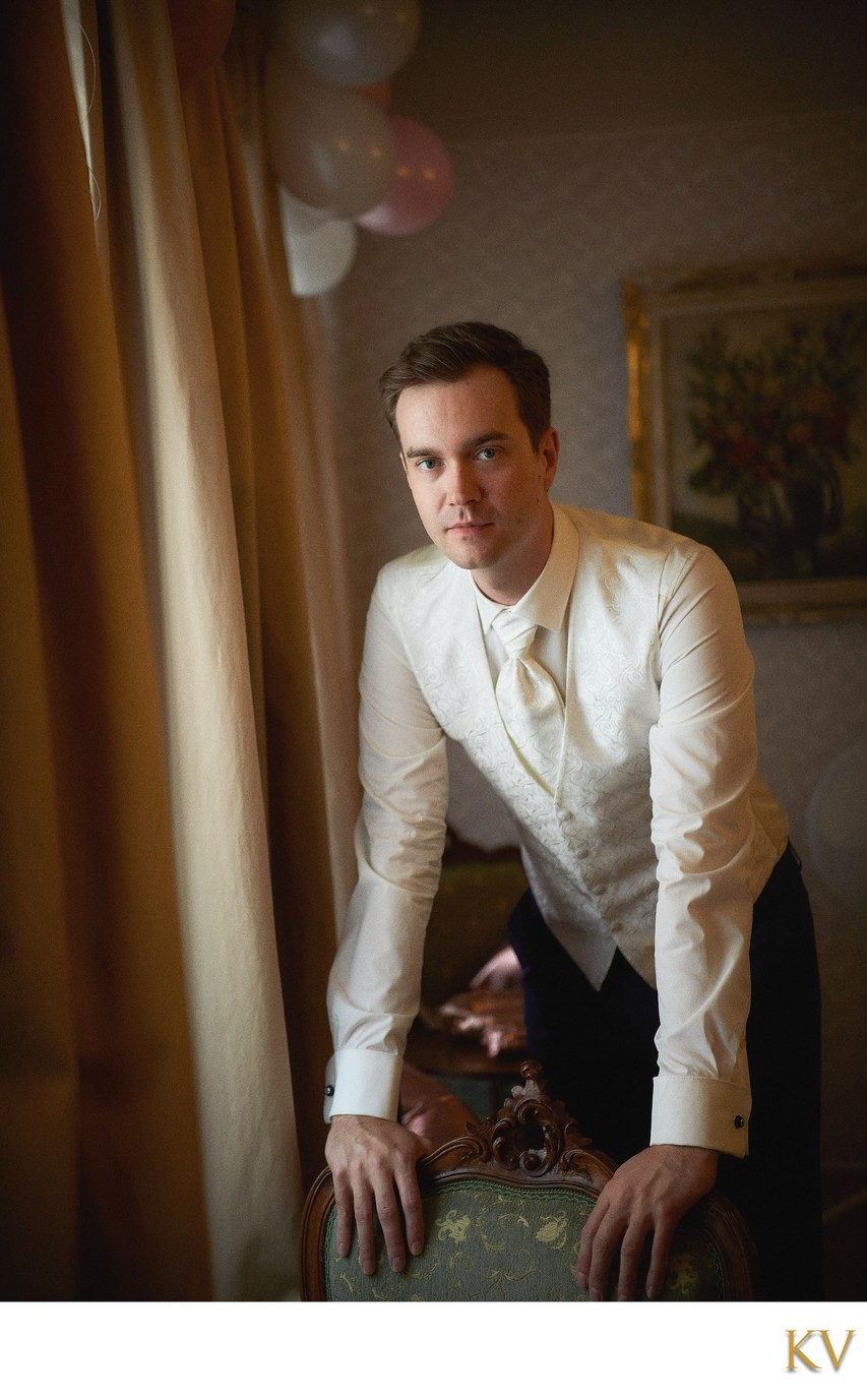 Portrait of the groom at the Hotel Constance 