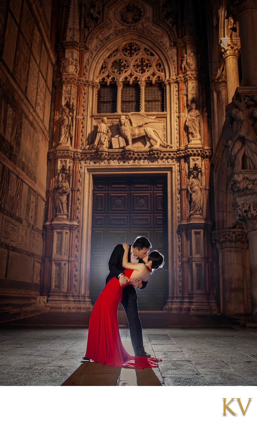Thai Couple Sexy Midnight Kiss Doges Palace Venice