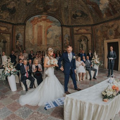 Arrival of the bride & groom Vrtba Garden wedding