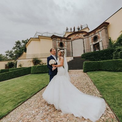 Vrtba garden weddings bride & groom 