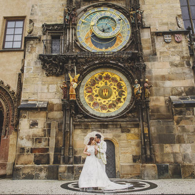 lovers under the Astronomical Clock in the rain Prague