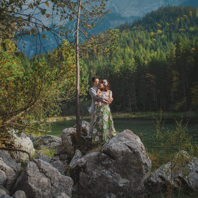 a couple embrace Garmsich-Partenkirchen 