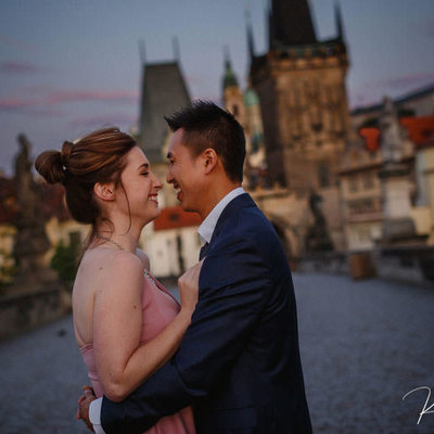 a smile for the newly engaged Charles Bridge proposal