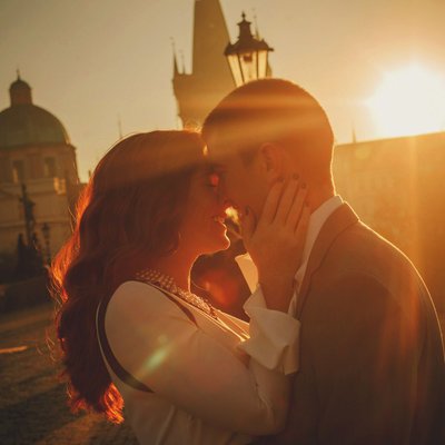Golden Light intimate Kiss - anniversary photos Prague