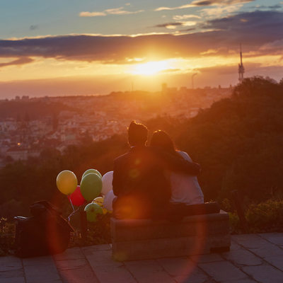 marriage proposal in Prague captured at sunrise
