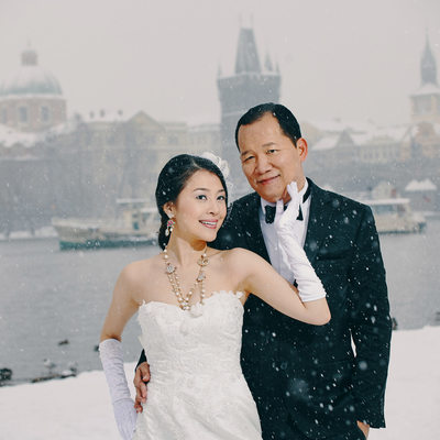  luxury winter time pre-wedding photos Prague