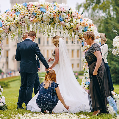 Hluboka nad Vltavou Castle wedding assisting bride
