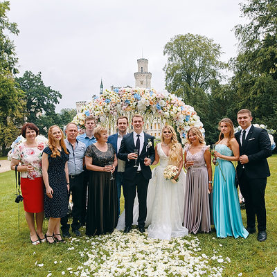 Hluboka nad Vltavou Castle wedding group picture