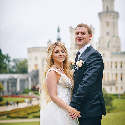 Hluboka Castle wedding happy newlyweds