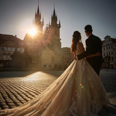 Sunrise in Old Town Square Prague pre wedding couple