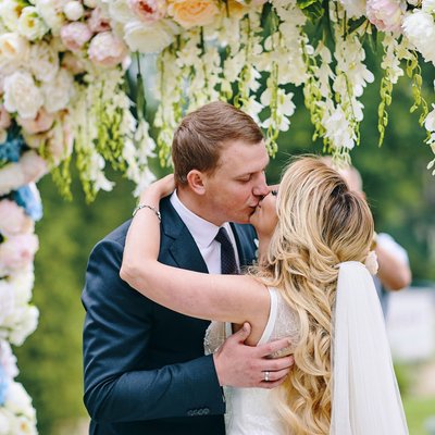 sealed with a kiss Castle Hluboka wedding with A&S