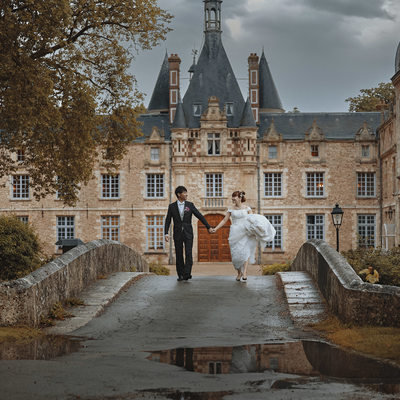 Wedding couple walking Chateau d'Esclimont, France