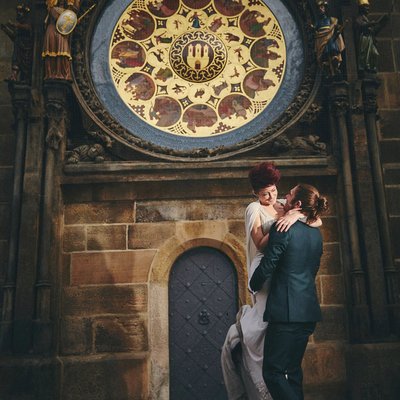 spinning his woman under the Orloj in Prague!