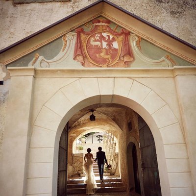 T+S enter Bled Castle on wedding day