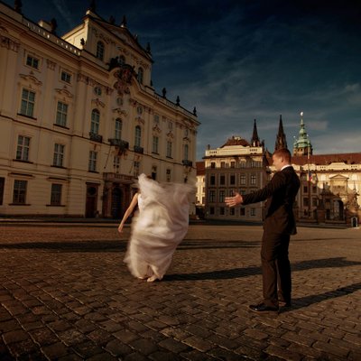 The brides dress & veil goes awry at Prague Castle
