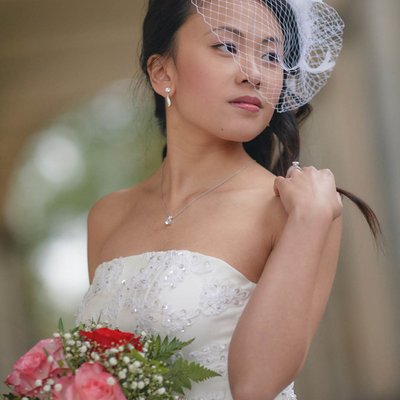 Stylish NYC bride wearing the birdcage veil