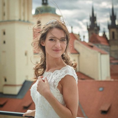 natural light bridal portraits from Prague's Od Town