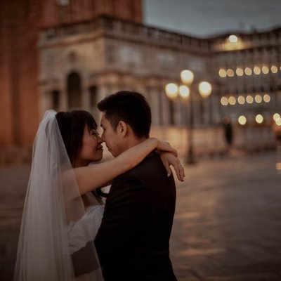 atmospheric & romantic Venice wedding photos
