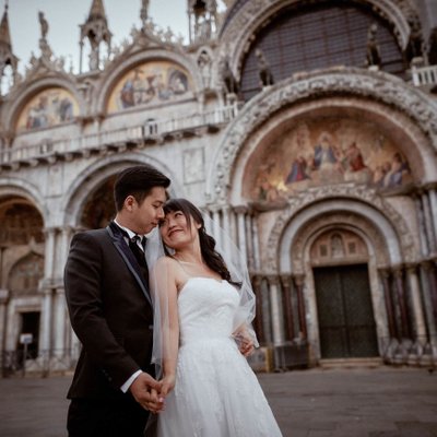 stylish wedding portraits St Mark's Basilica Venice