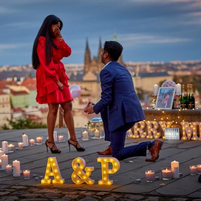 Romantic candlelit marriage proposals Prague