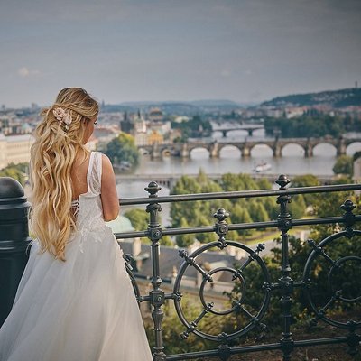 Russian bride Anna Prague wedding overlooking city
