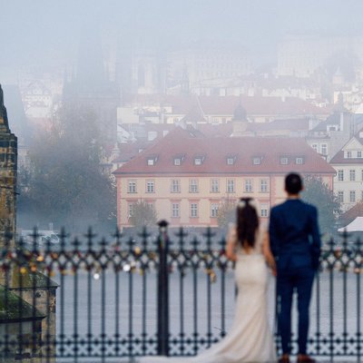 Foggy Prague bride & groom